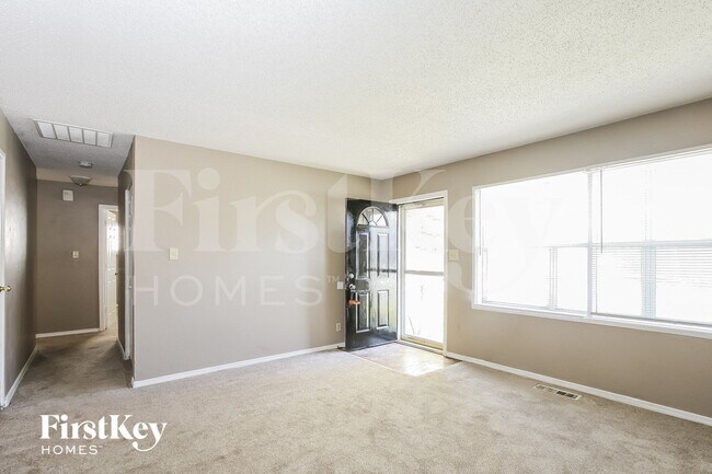 Foto del edificio - 4834 N Kenyon Dr