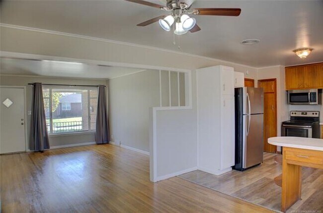 Building Photo - Charming Midtown Bungalow!