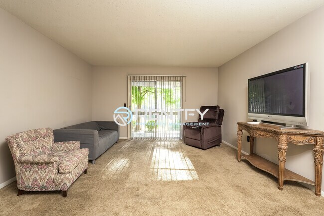 Foto del edificio - 2260 Sunderland Rd