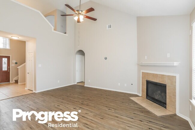 Foto del edificio - 4939 Forest Hurst Dr