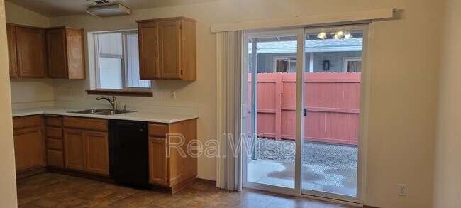 Foto del edificio - 2210 SW Bridge St