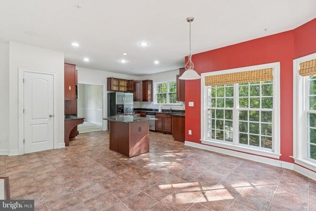 Foto del edificio - 13005 Woodmore N Blvd