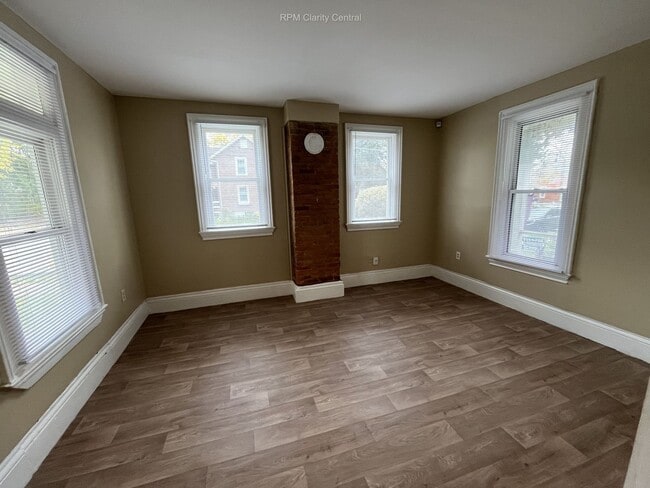 Building Photo - Charming Duplex in the Heart of Westerville