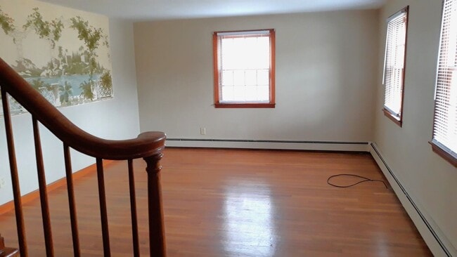 Building Photo - 217 Oaklawn Ave