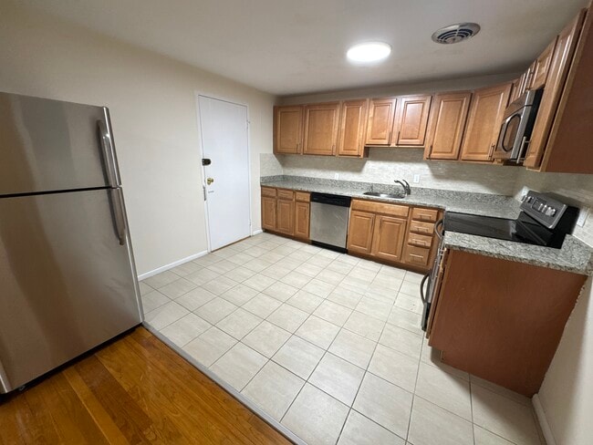 Building Photo - 111 Babcock St