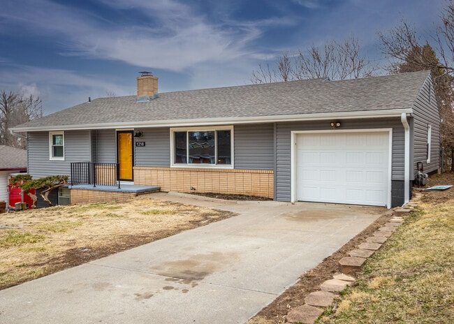 Building Photo - 1218 Sunset Dr