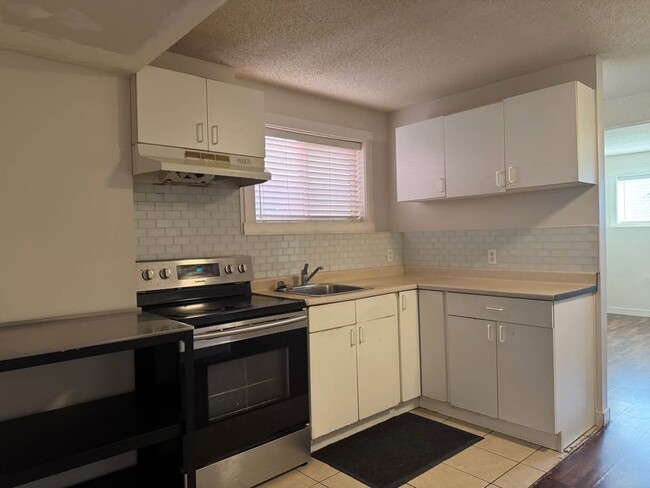 Building Photo - 106 Taravista Dr NE