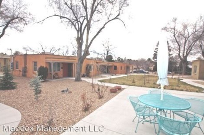 Foto principal - 1400 Vassar Dr NE