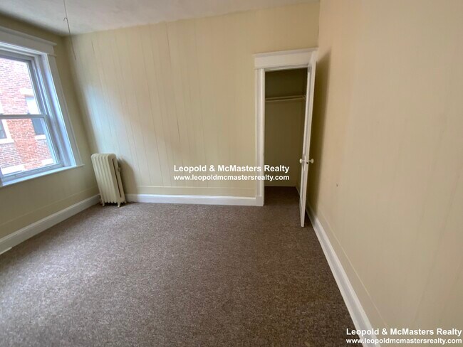 Building Photo - 217 Kelton St