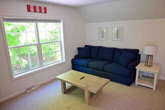 Building Photo - 180 Ruggles Rd