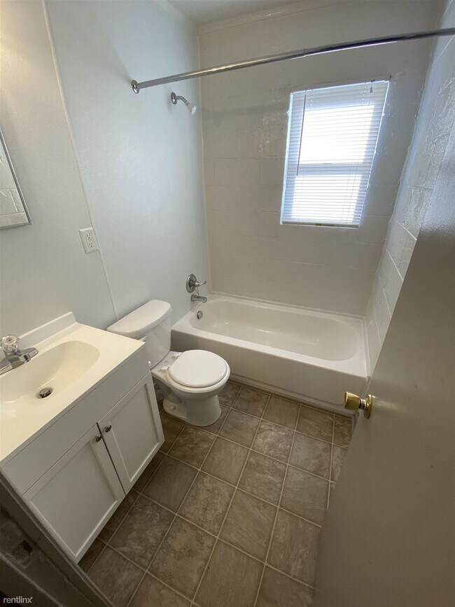 Foto del edificio - Studio, 1 bath 4plex - 1616 Maury St Apt C