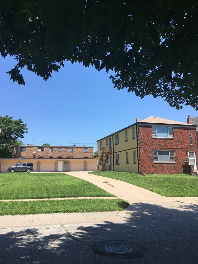 Ugly duckling - 5014 Cass St Apartments