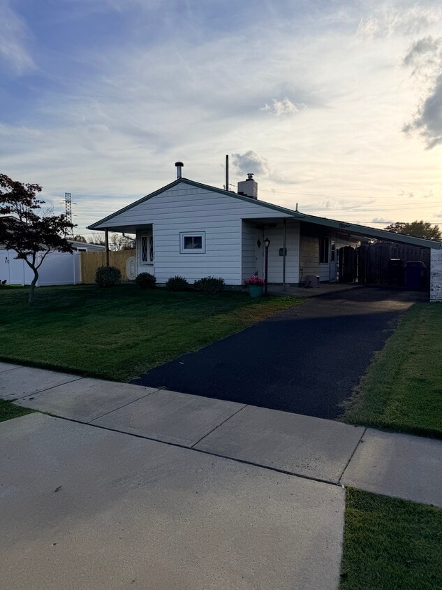 Photo - 9 Daffodil Ln (Levittown, PA)