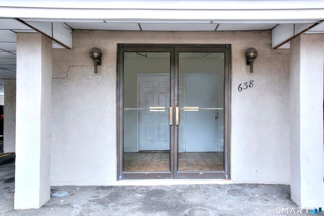 Foto del edificio - 638 Cove Rd