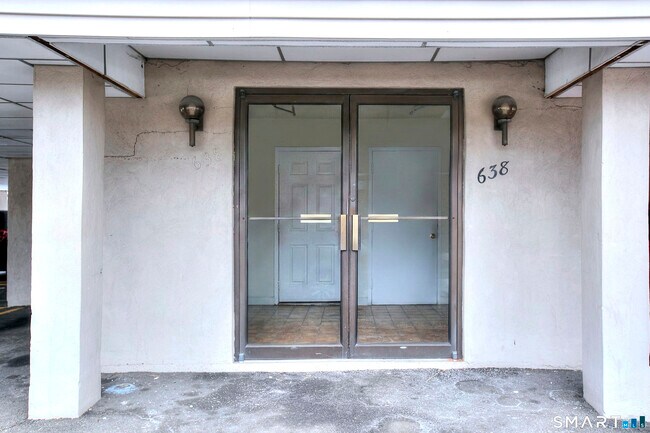 Building Photo - 638 Cove Rd