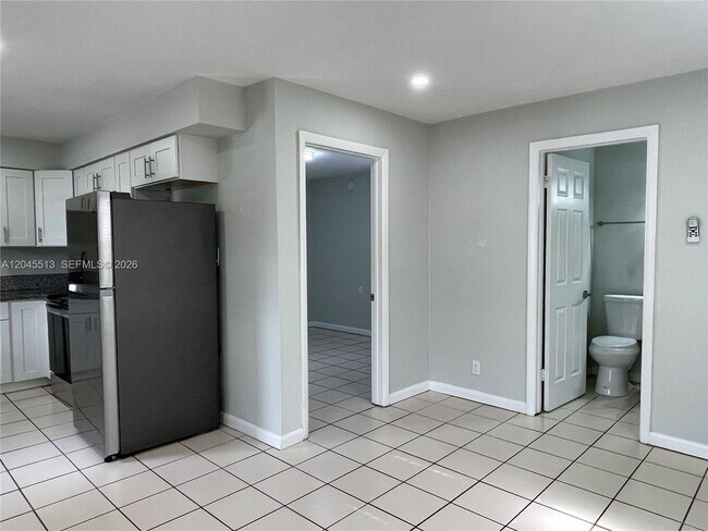 Foto del edificio - 325 SW 14th Ct