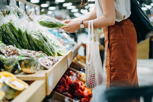 La comunidad cuenta con 25.000 pies cuadrados de espacio comercial de tiendas de comestibles de lujo, respaldadas por granjas de Bristol. - Modera Argyle