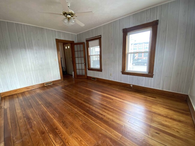 Building Photo - 169 Pleasant St