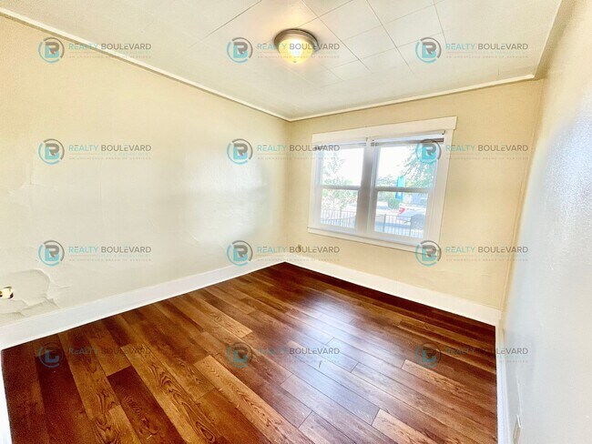 Foto del edificio - Charming Cottage-Style Home with Private Yard Near Downtown Reno