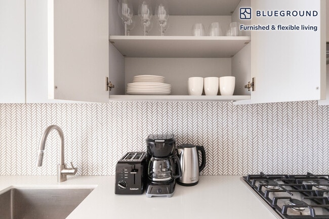 Building Photo - 244 W 29th St