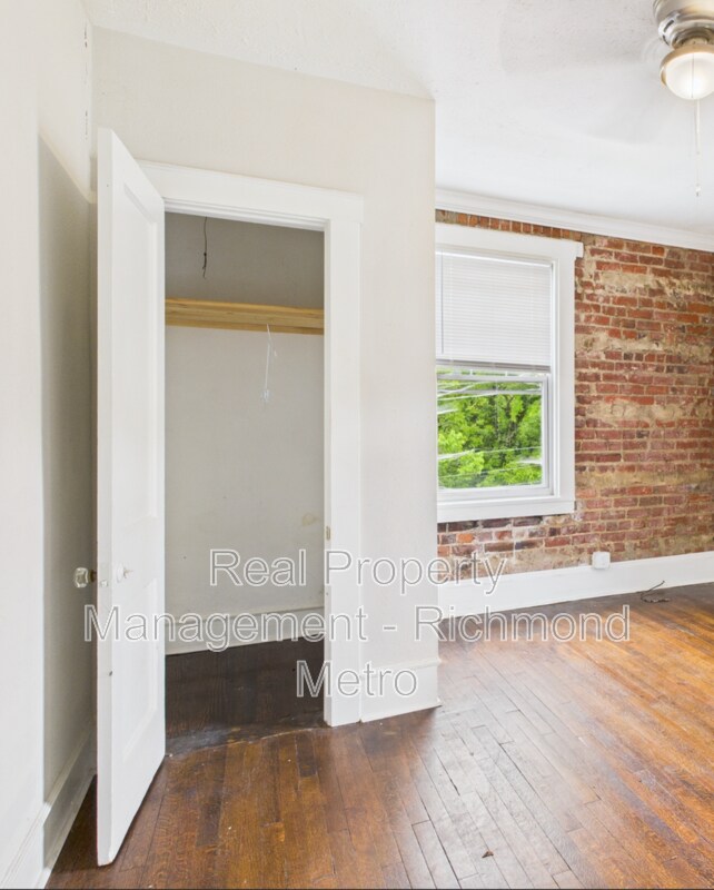 Foto del edificio - 2400 Barton Ave