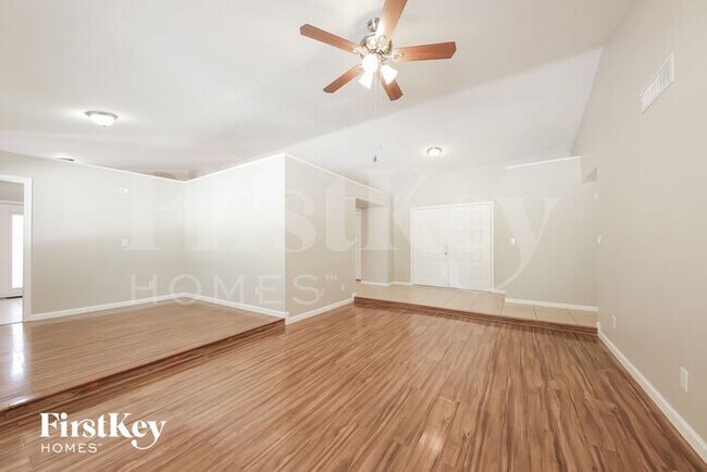 Foto del edificio - 10402 N 64th Ave