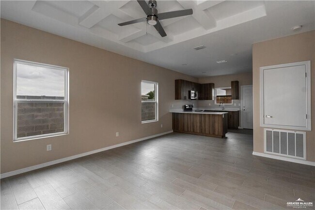 Building Photo - 12 W Kenwood St