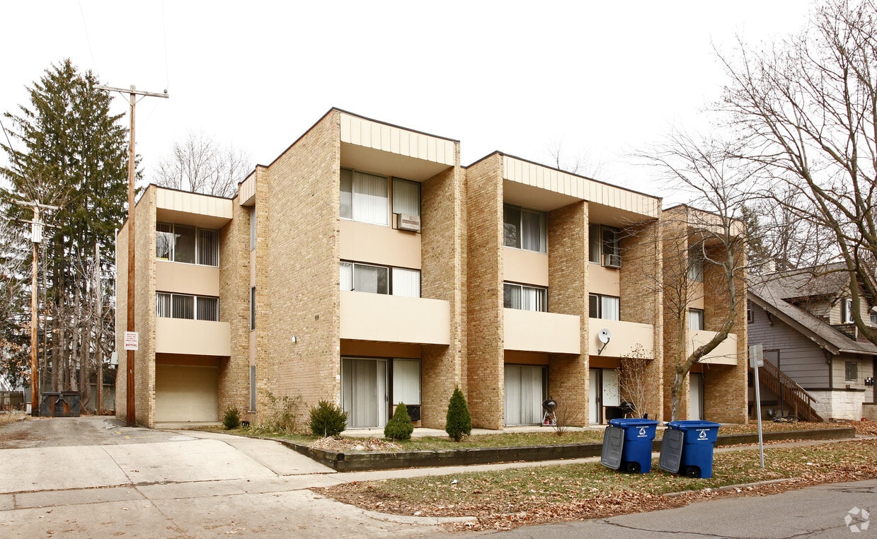 Primary Photo - 939 Dewey St
