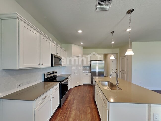 Foto del edificio - 14620 Cedar Ml Dr