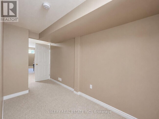 Building Photo - 555 Grasslands Ct