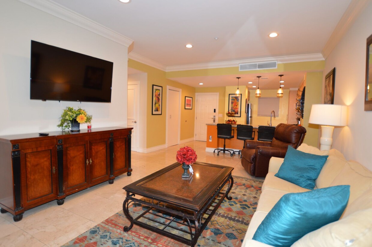 Foto principal - Luxury 2 Bd / 2 Ba Fully Furnished Condo a...