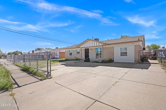 Foto del edificio - 5516 Fairbanks Dr