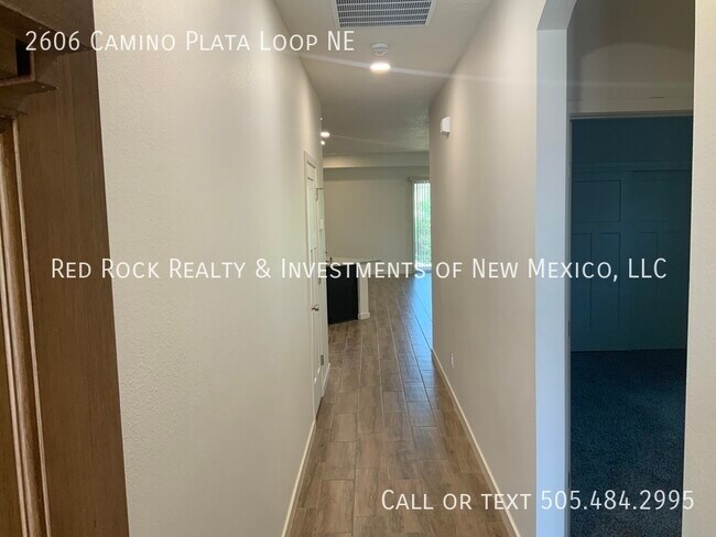 Foto del edificio - 2606 Camino Plata Loop NE