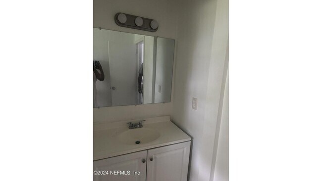 Foto del edificio - 1265 W 26th St