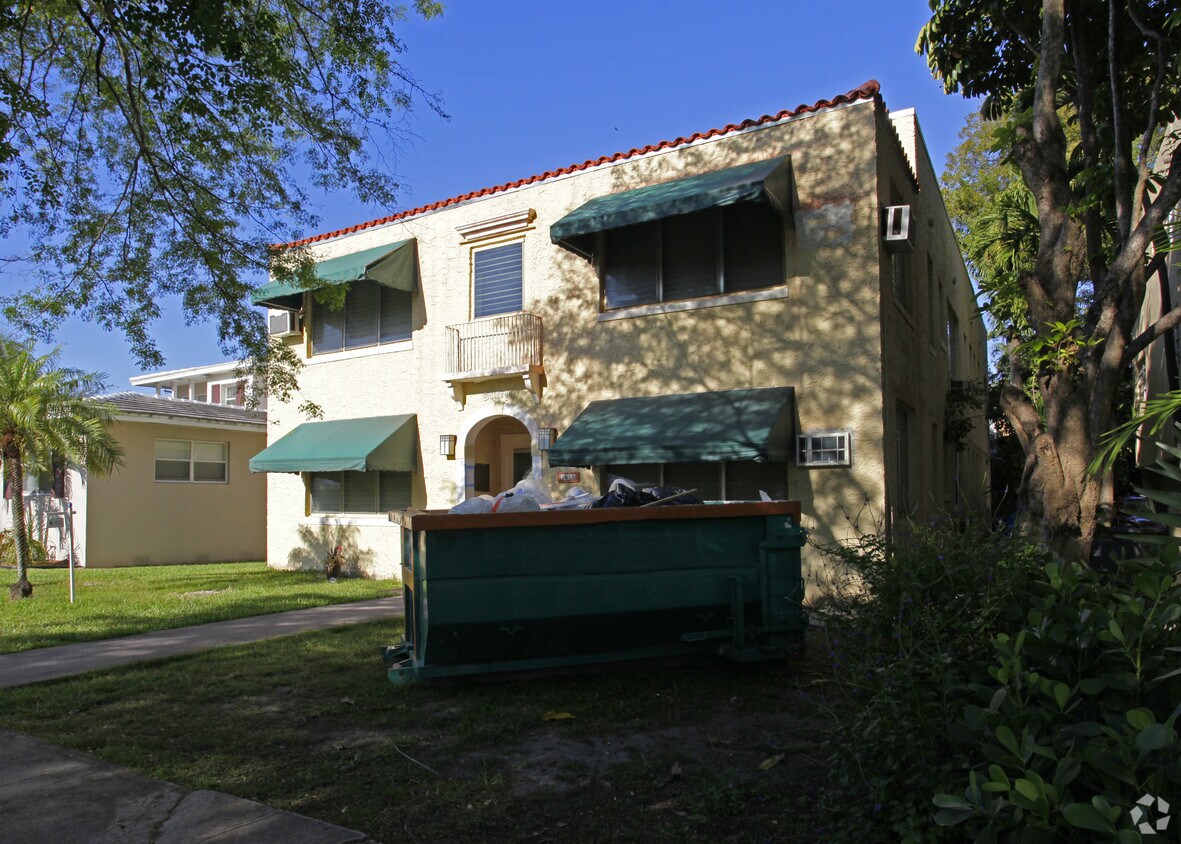 Building Photo - 1610 Salzedo St