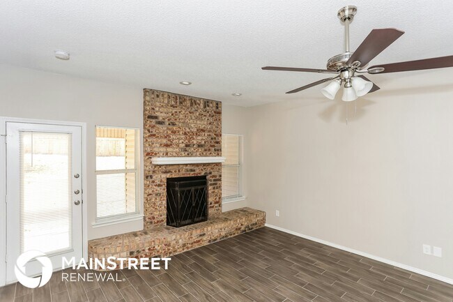 Building Photo - 703 Timberoaks Dr