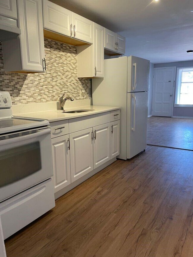 Foto del edificio - 645 NE 38th St