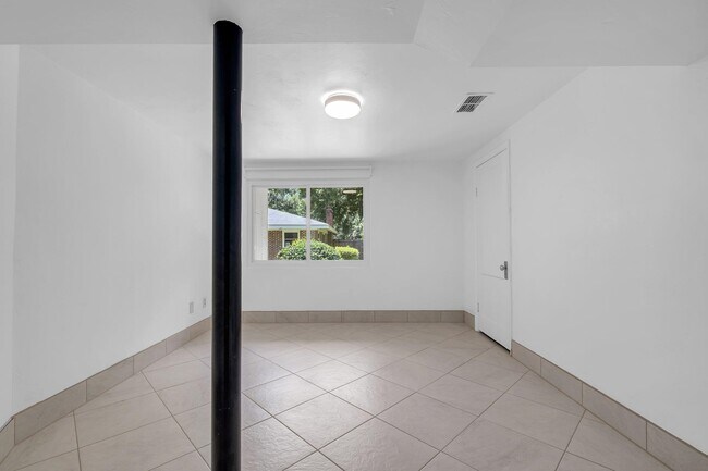 Foto del edificio - 2208 Escambia Dr