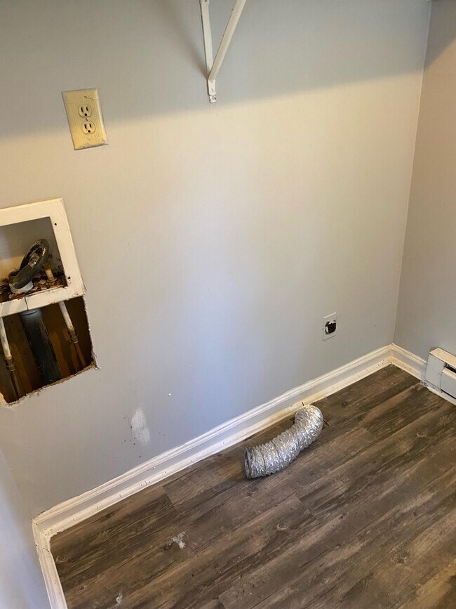 Foto del edificio - 7621 Longstreet Dr