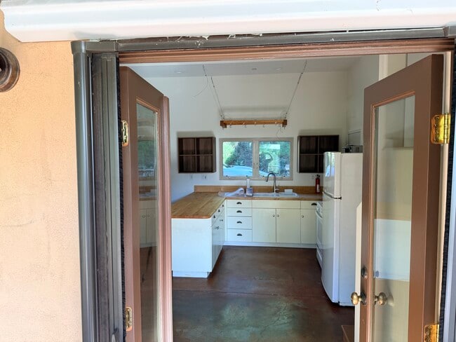 Entrance - 949 Crater Oak Dr