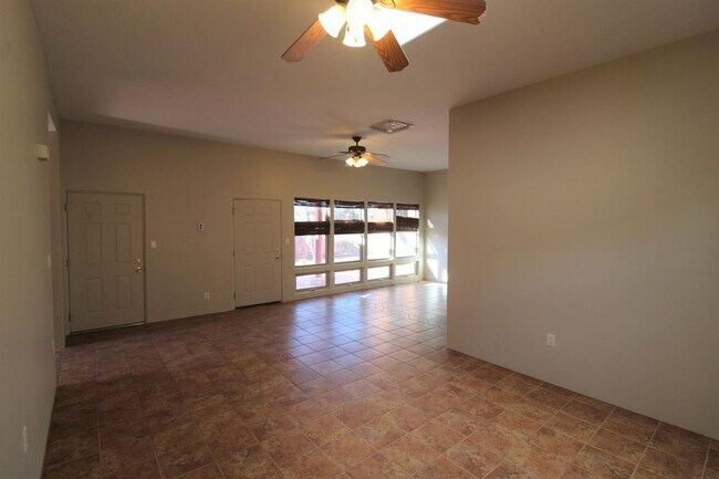 Building Photo - 6646 Jaguar Rd
