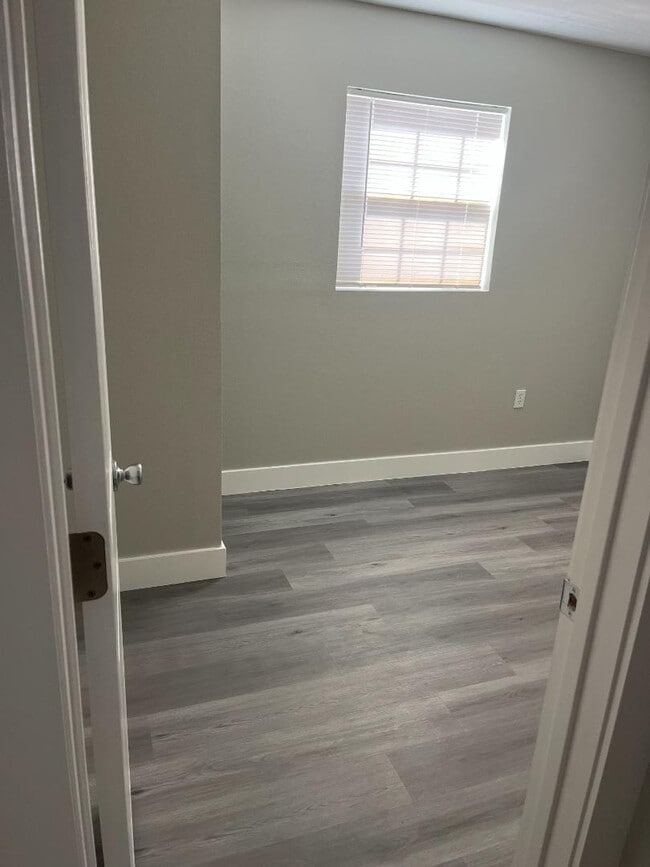 Building Photo - 926 NW 17th Ave