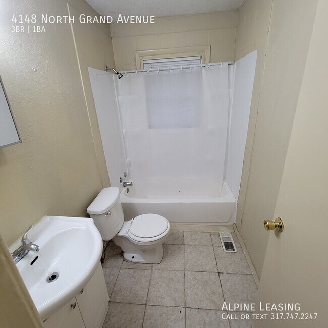 Building Photo - 4148 N Grand Ave