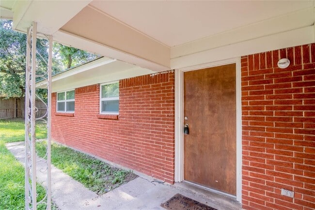 Building Photo - 604 Hayman St