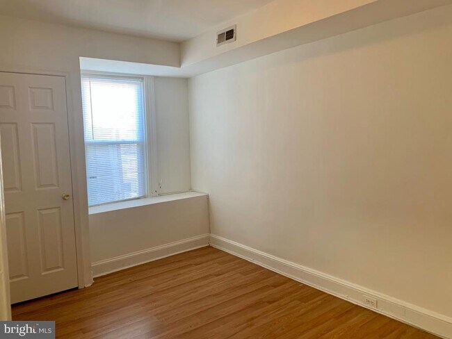 Building Photo - 114 W 25th St