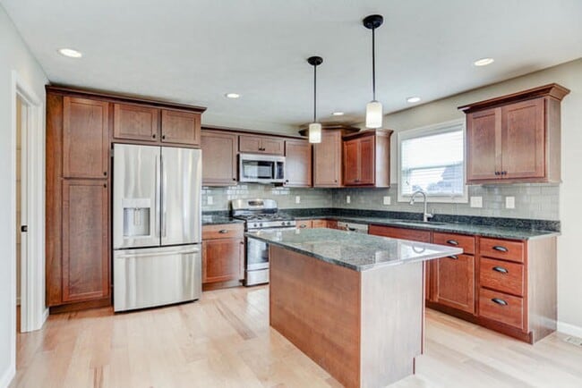 Building Photo - Beautiful 5 bed home with New Fence and Finished Basement -  Mahomet - AVAILABLE NOW