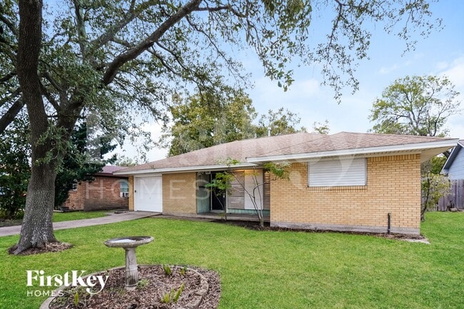 Building Photo - 1610 13th Ave N