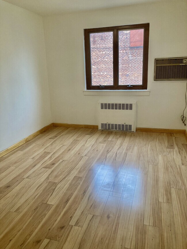 Building Photo - 1827 Hendrickson St