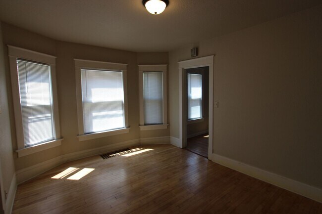 Foto del edificio - 1553-1555 South 75th Street