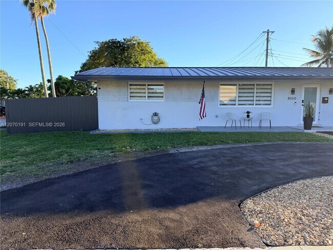 Foto del edificio - 8100 Taft St
